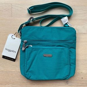 Baggallini Modern Pocket Crossbody